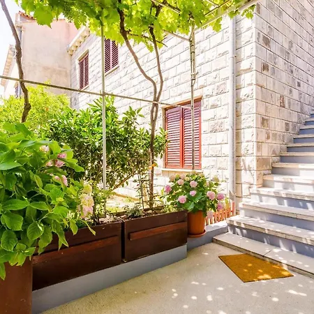 Daire Maro - Three Bedroom With Balcony *