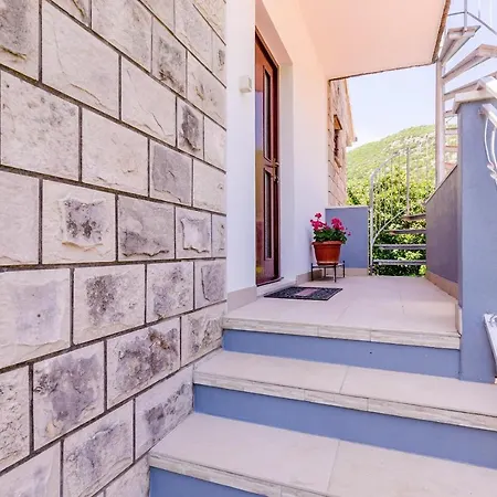 Daire Maro - Three Bedroom With Balcony *