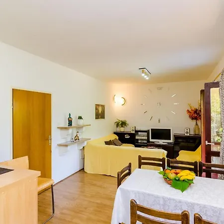 Maro - Three Bedroom With Balcony Daire *