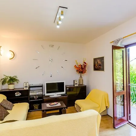 Maro - Three Bedroom With Balcony