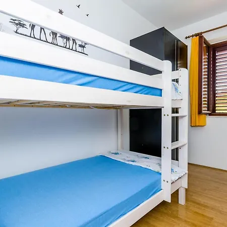 Daire Maro - Three Bedroom With Balcony *