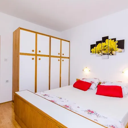 Daire Maro - Three Bedroom With Balcony *