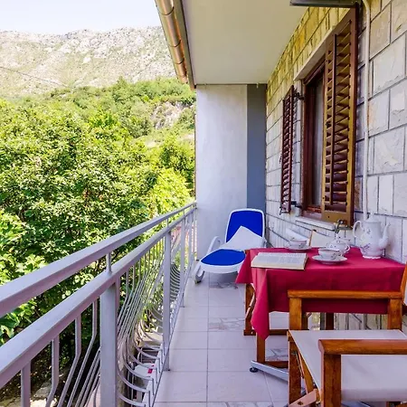 Daire Maro - Three Bedroom With Balcony