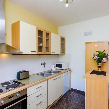 Daire Maro - Three Bedroom With Balcony *