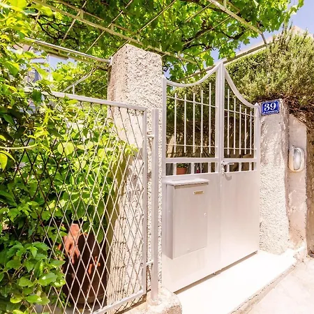 Daire Maro - Three Bedroom With Balcony *