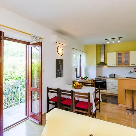 Maro - Three Bedroom With Balcony