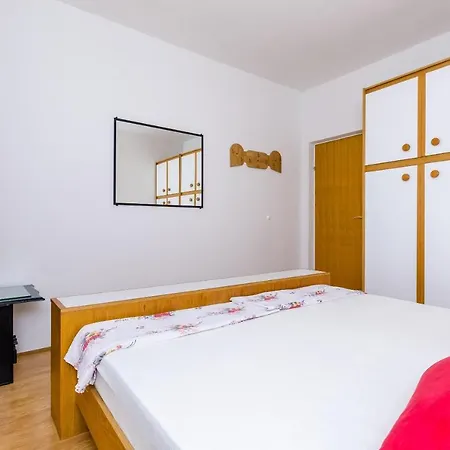 Maro - Three Bedroom With Balcony