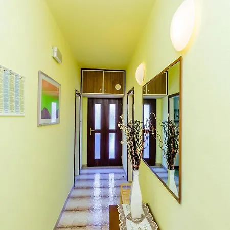 Maro - Three Bedroom With Balcony *