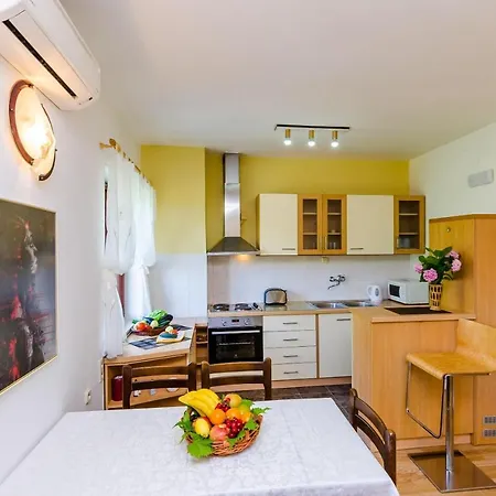 Maro - Three Bedroom With Balcony