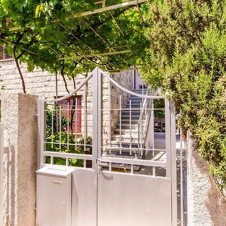 شقة Maro - Three Bedroom With Balcony