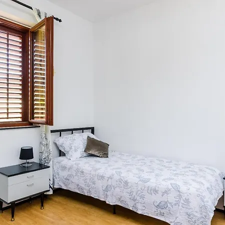 Maro - Three Bedroom With Balcony Mokošica