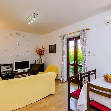 Maro - Three Bedroom With Balcony شقة *