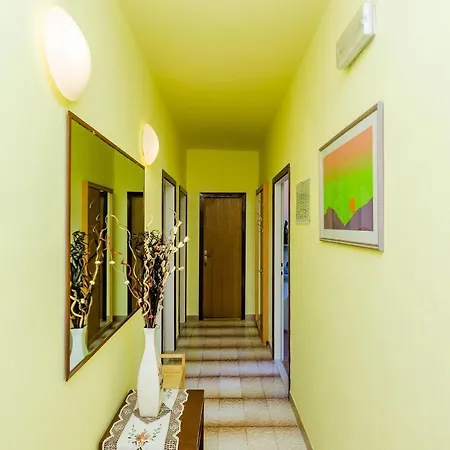 Maro - Three Bedroom With Balcony Mokošica